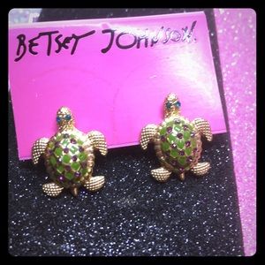 🐢BetseyJohnson Turtle Earrings🐢